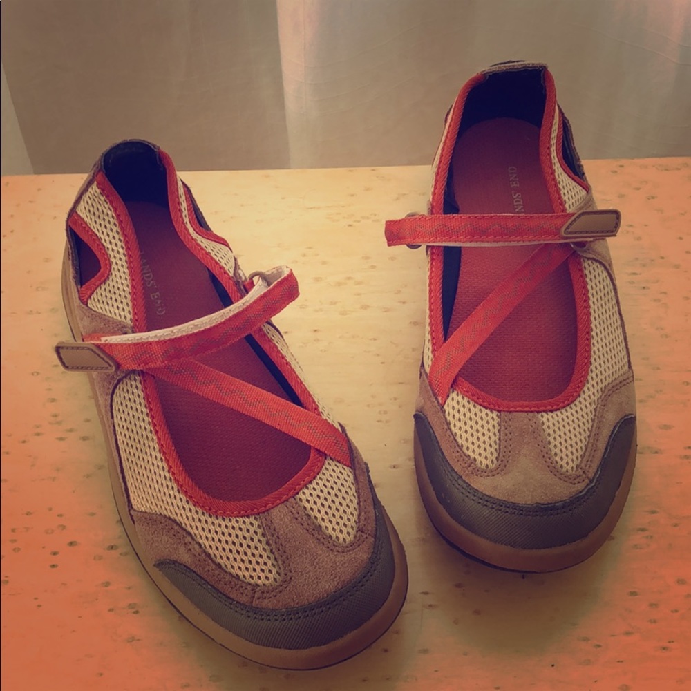 Lands End walking Sneaker mesh adjustable nonslip